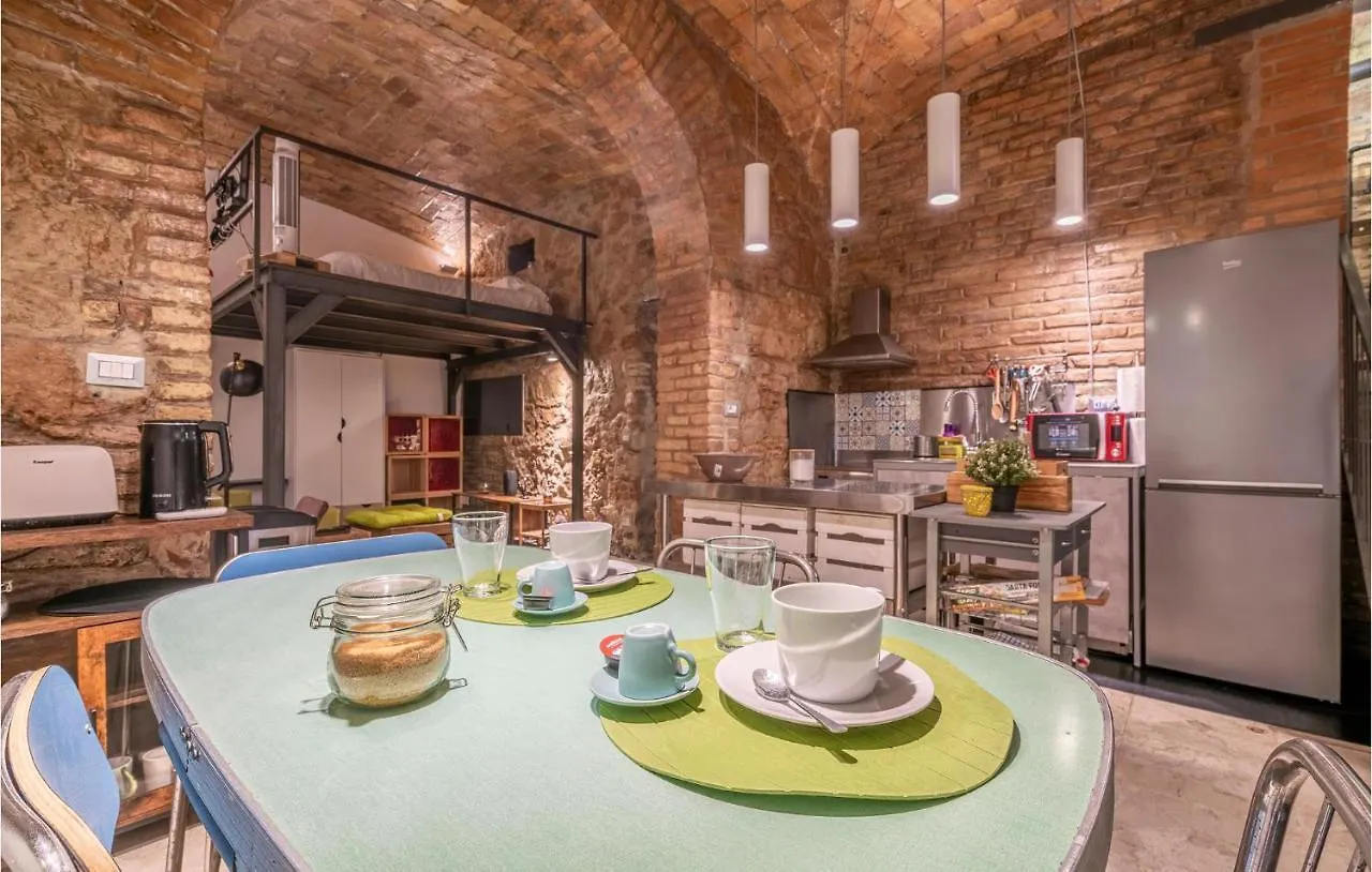 Amazing Apartment In Roma With Kitchenette Řím